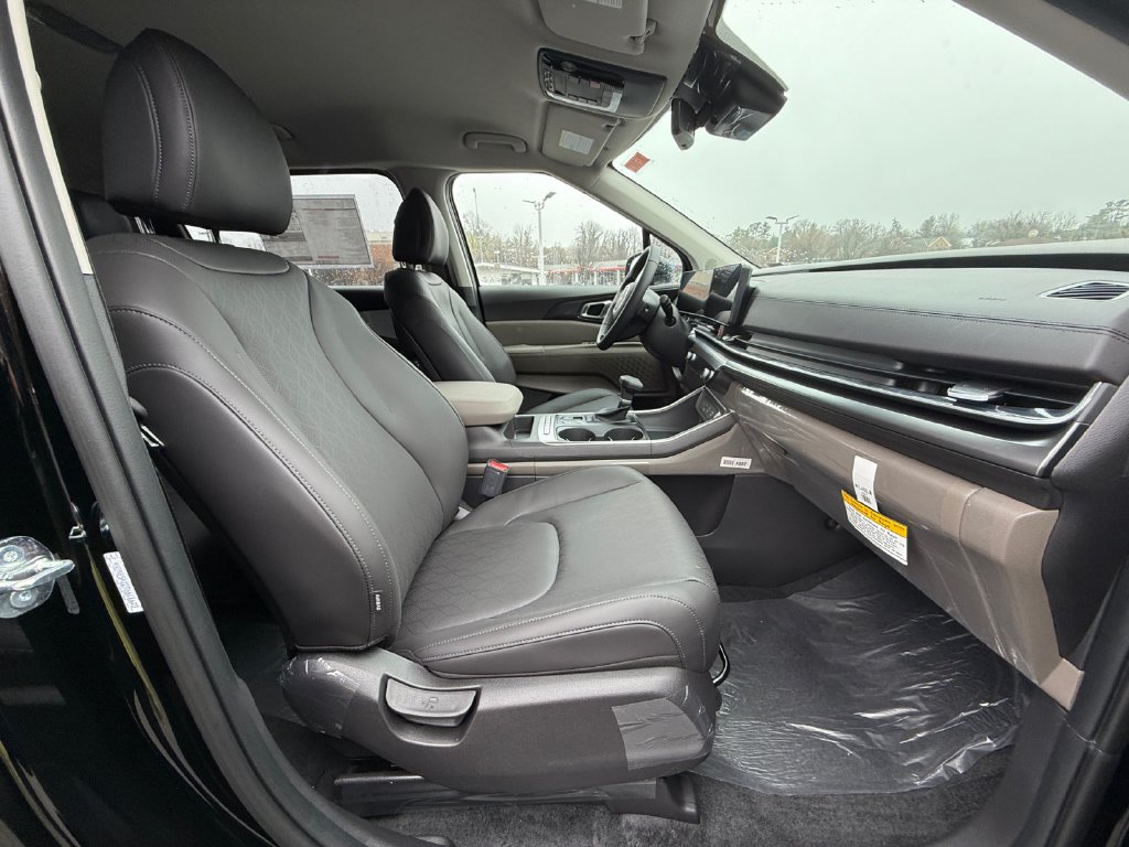 New 2026 Kia Carnival FWD image 28
