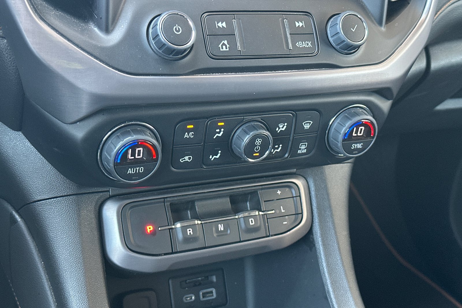 Certified 2023 GMC Acadia AT4 AWD/4WD image 30