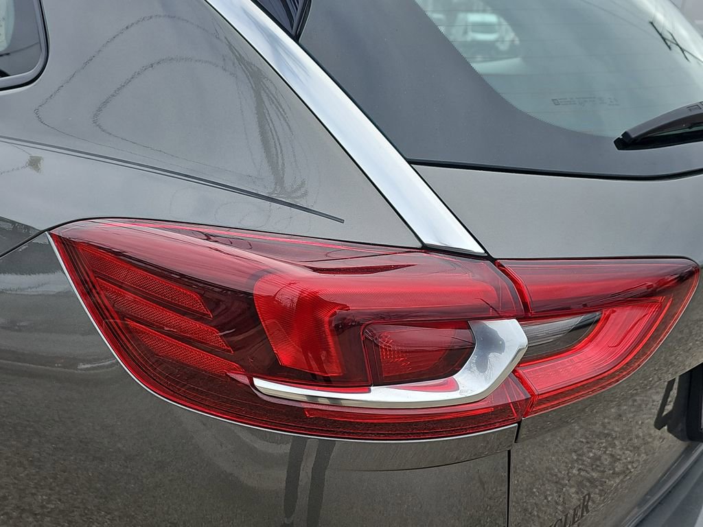 Used 2019 Buick Regal Essence w/ Driver Confidence Package I image 35