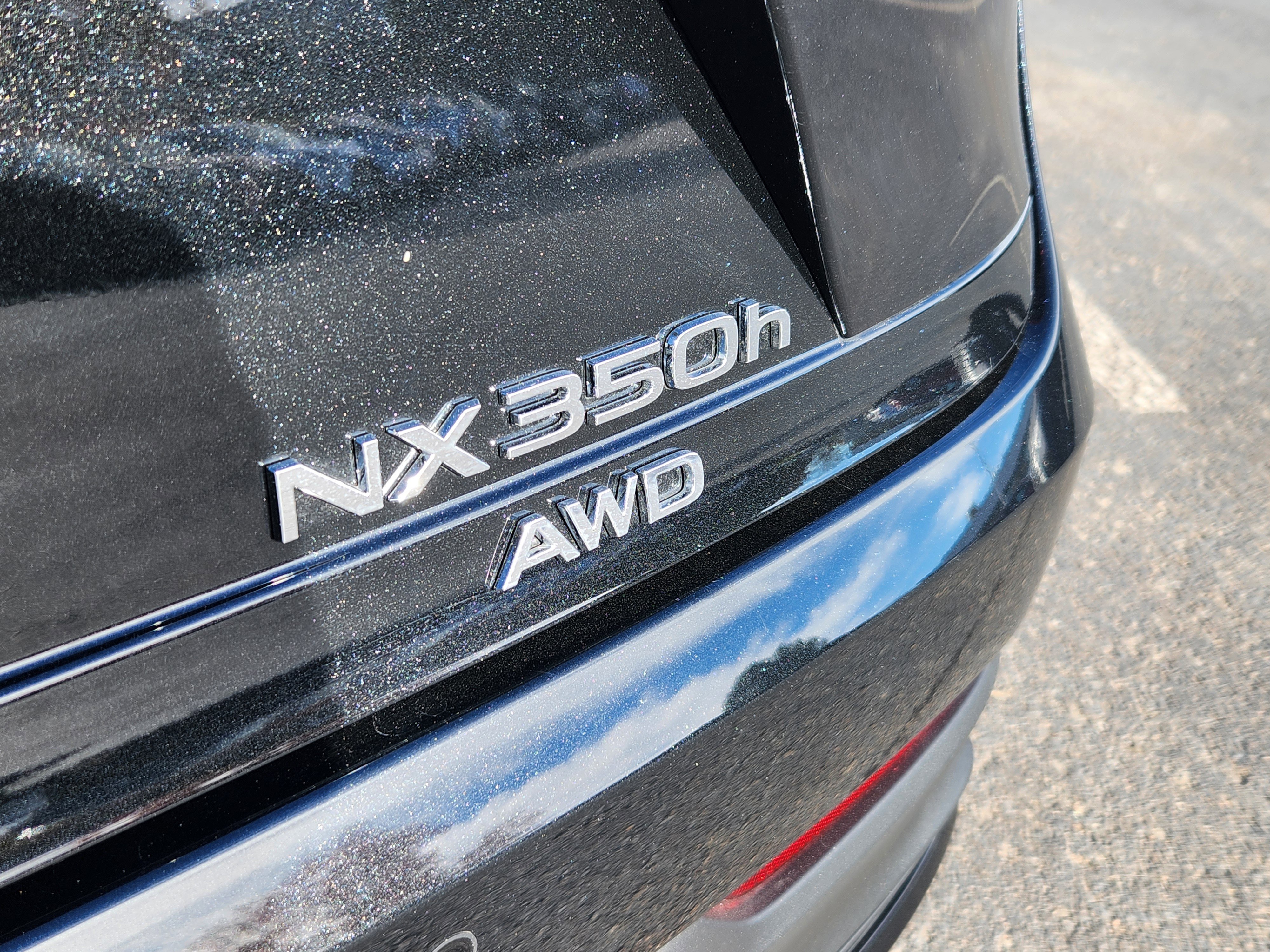 Used 2025 Lexus NX 350h AWD w/ Premium Package image 18