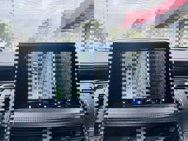 Used 2024 Chevrolet Tahoe Z71 w/ Luxury Package image 39