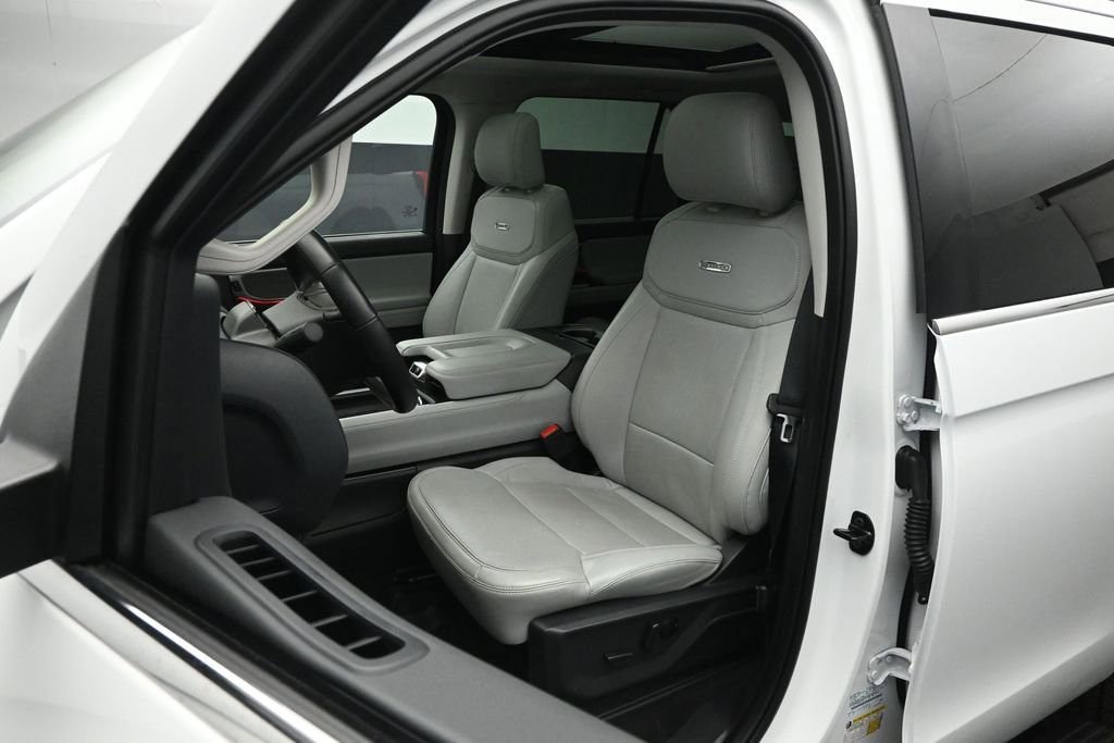 Used 2025 Ford Expedition Platinum AWD/4WD image 9