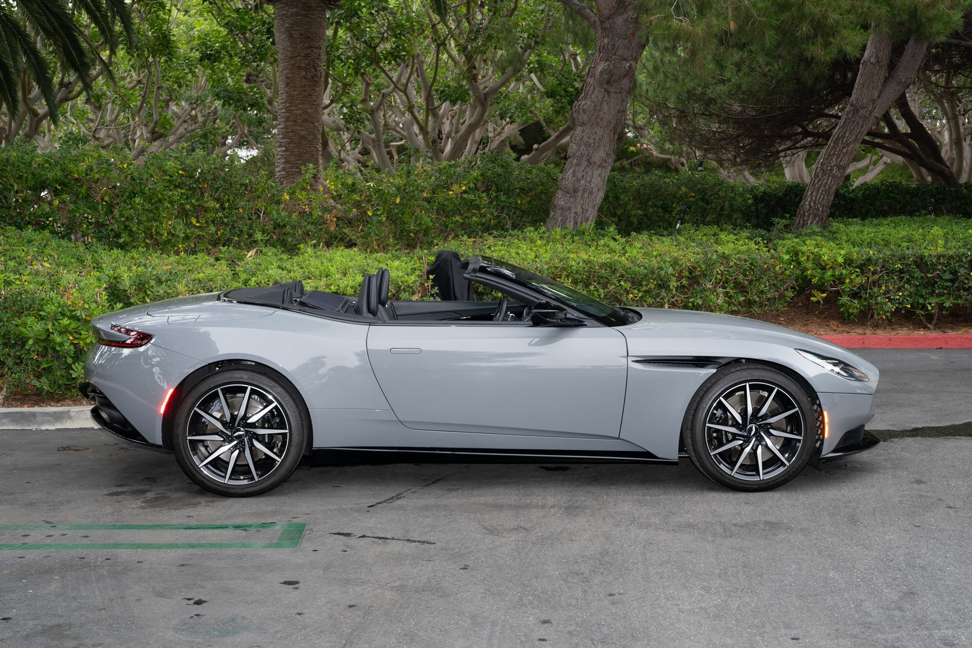 Used 2022 Aston Martin DB11 Volante RWD image 28