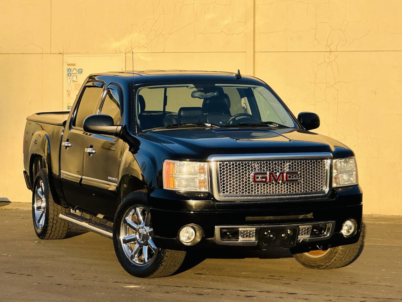 Used 2012 GMC Sierra 1500 Denali image 1
