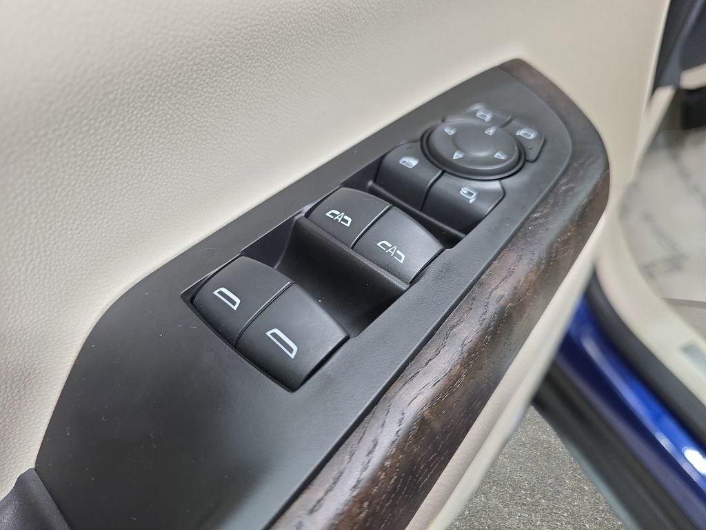 Used 2023 GMC Acadia Denali w/ Denali Ultimate Package image 25