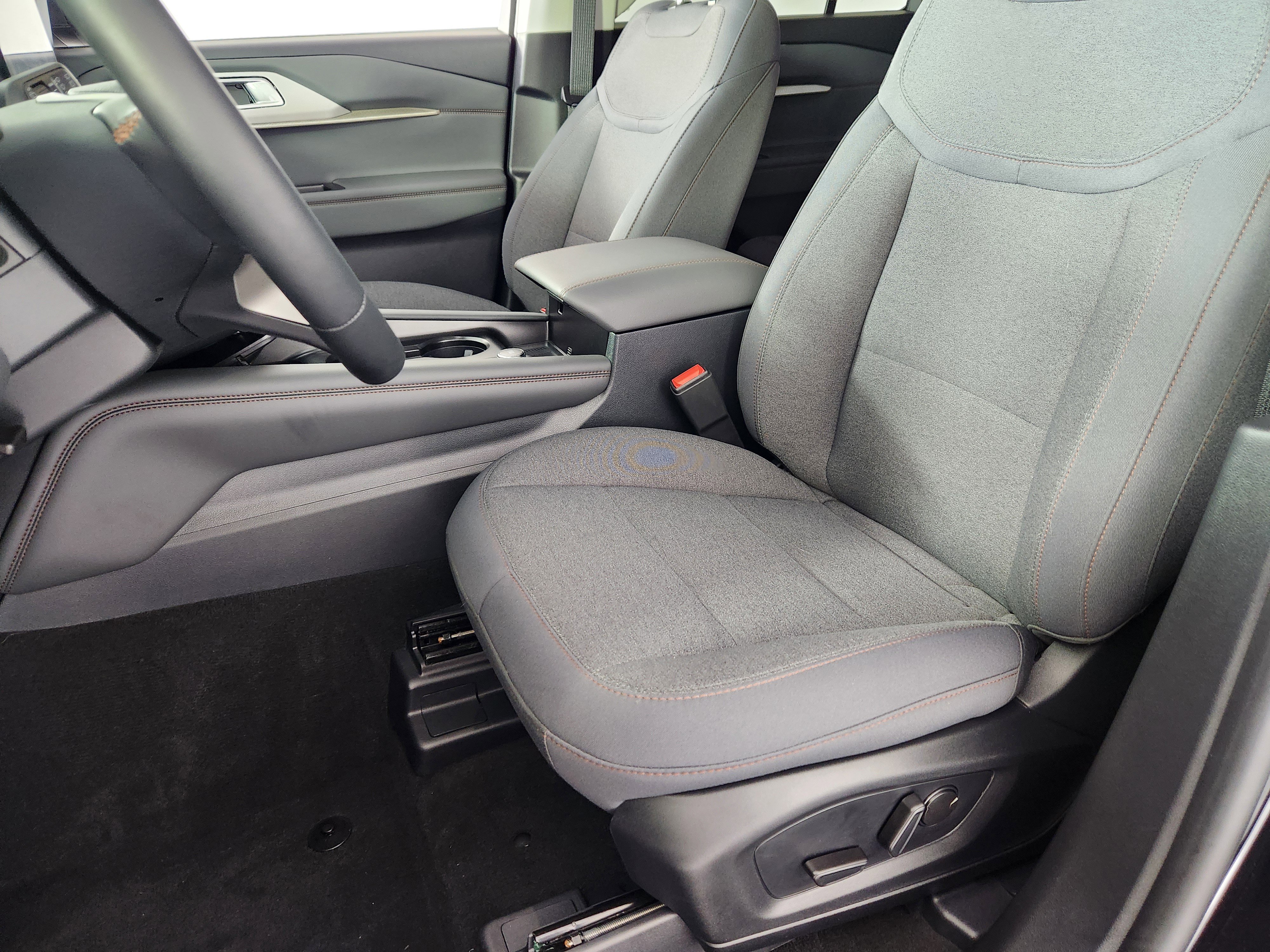 Used 2025 Ford Explorer Active image 11