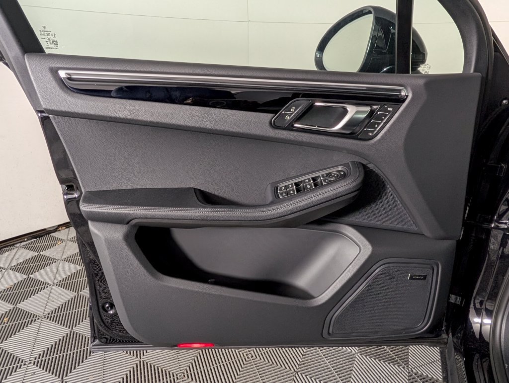 New 2026 Porsche Macan AWD/4WD image 25