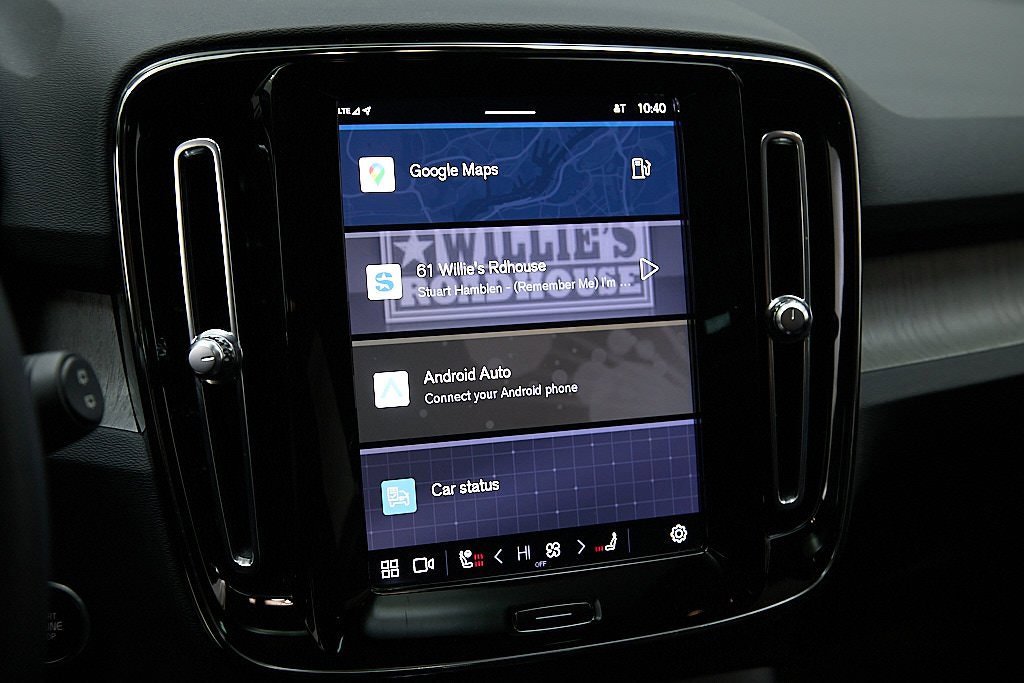 Certified 2023 Volvo XC40 B5 Plus w/ Driver Assist Package image 16