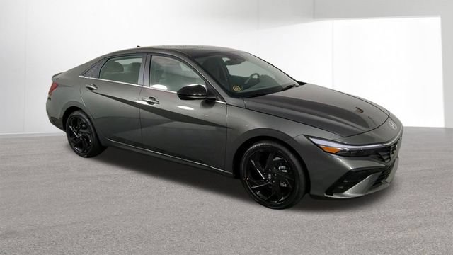 New 2026 Hyundai Elantra SEL Sport Premium FWD image 2