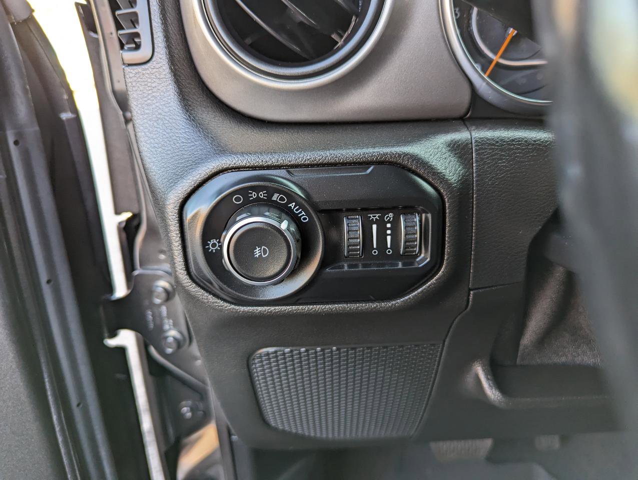 Used 2019 Jeep Wrangler Unlimited Sport S image 16