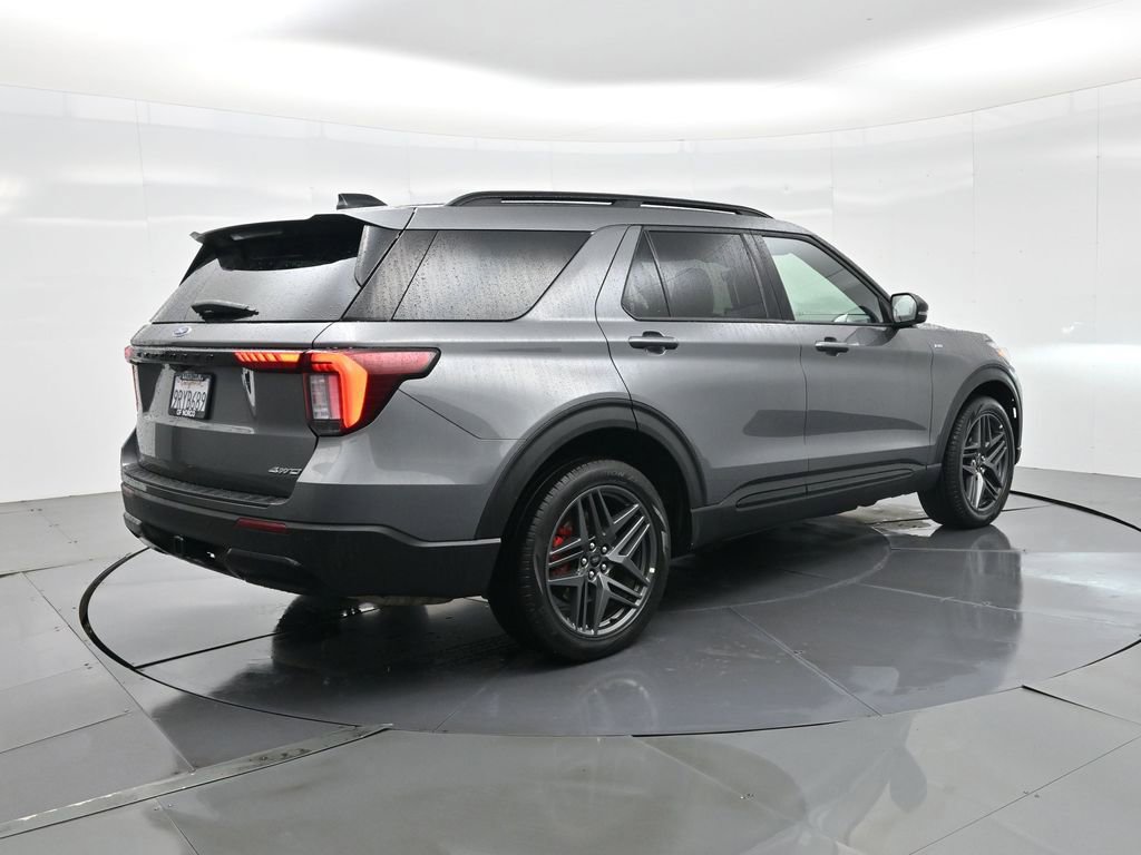 Used 2025 Ford Explorer ST-Line w/ ST-Line Street Pack image 7