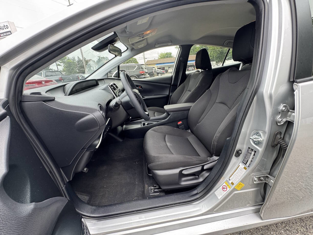 Used 2019 Toyota Prius LE AWD/4WD image 54