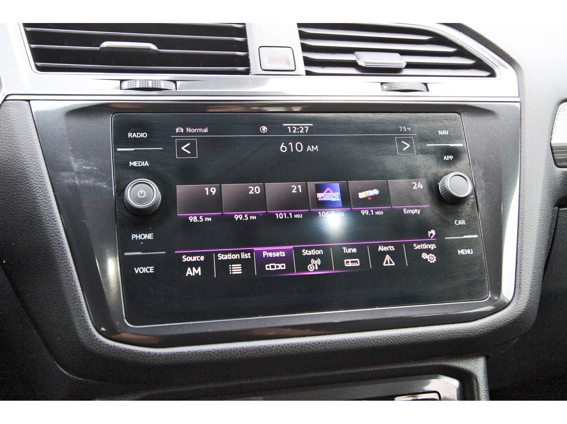 Used 2022 Volkswagen Tiguan SEL R-Line image 26