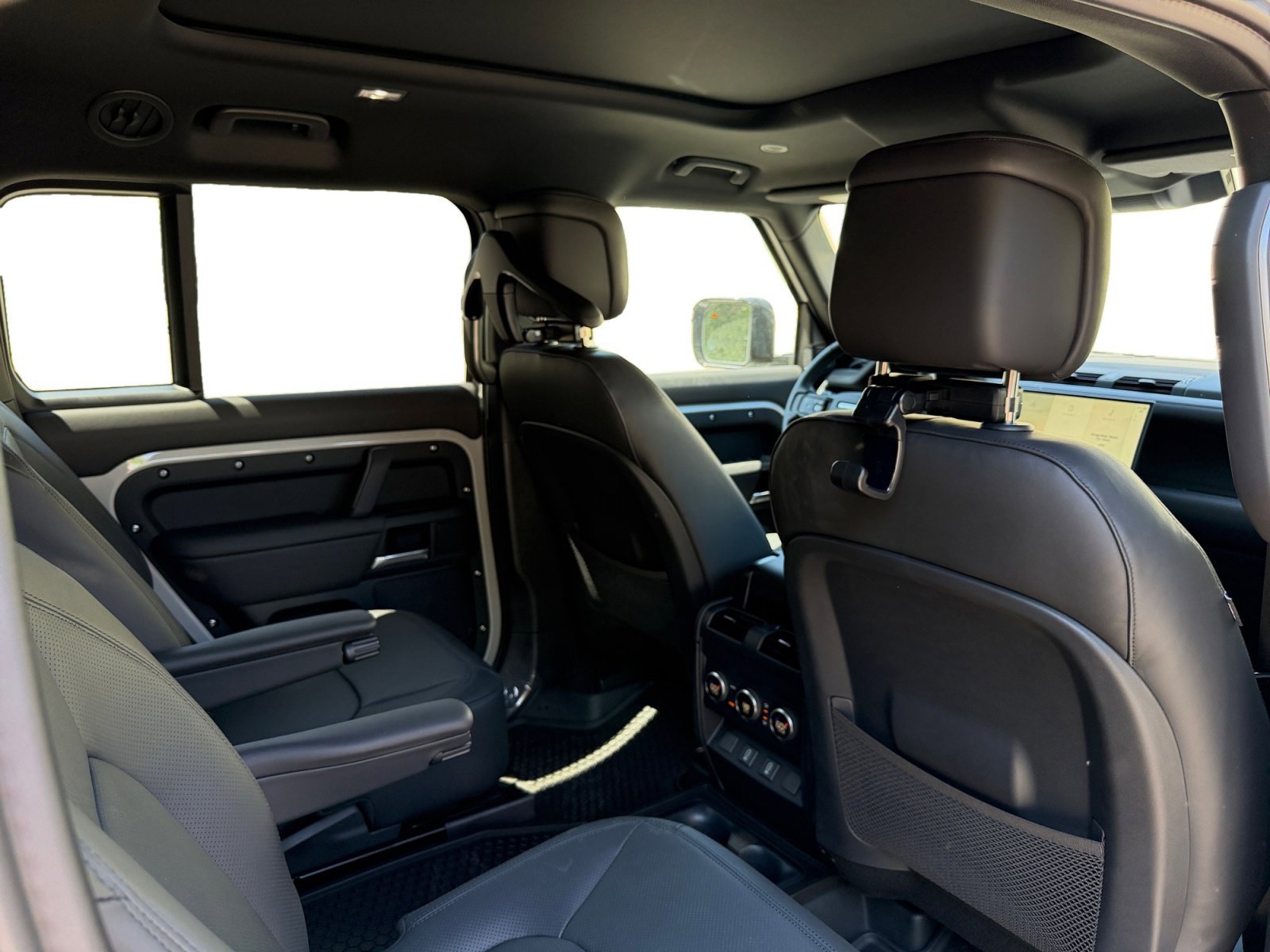 New 2026 Land Rover Defender 130 X-Dynamic SE AWD/4WD image 20