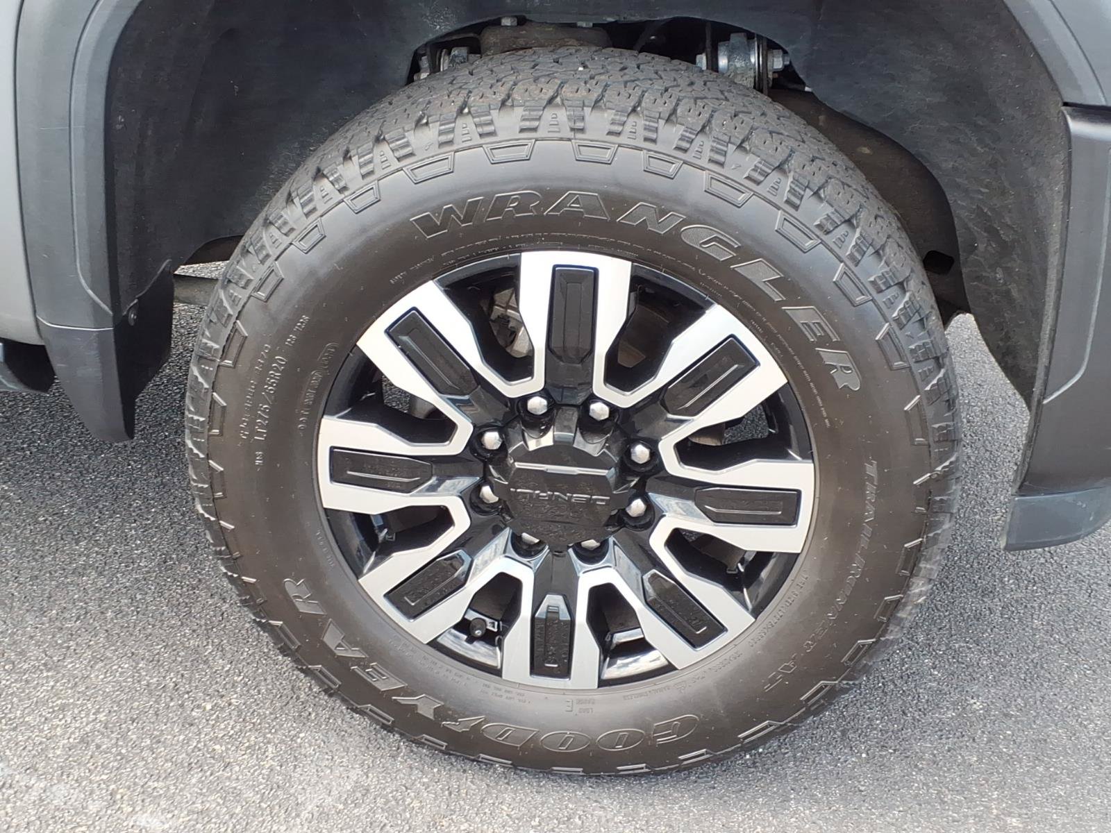 Used 2024 GMC Sierra 2500 Denali Ultimate AWD/4WD image 9
