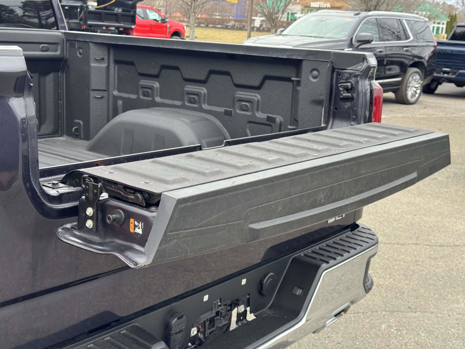 Used 2023 GMC Sierra 1500 SLT w/ SLT Premium Package image 12