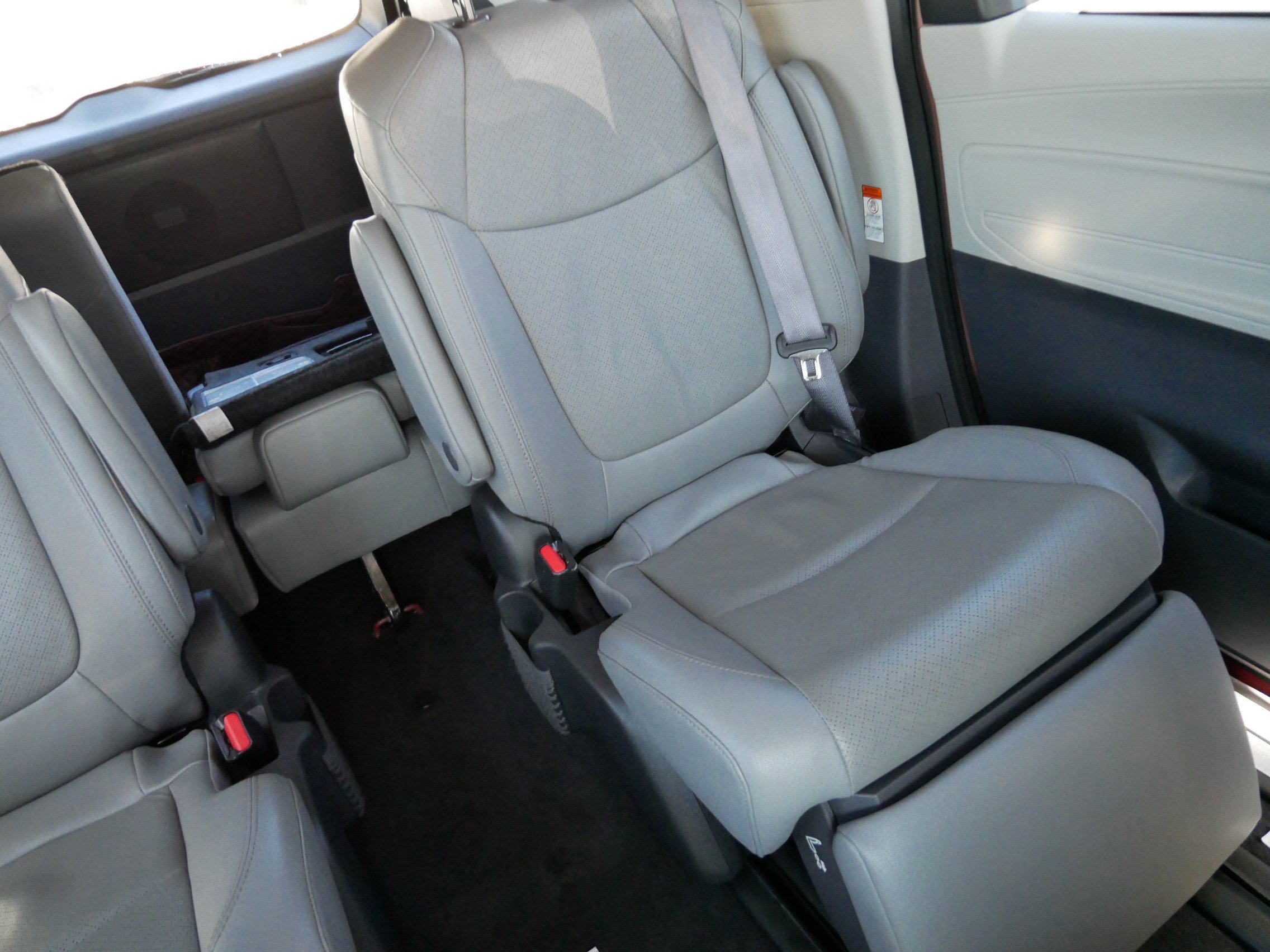 Certified 2023 Toyota Sienna Limited FWD image 14