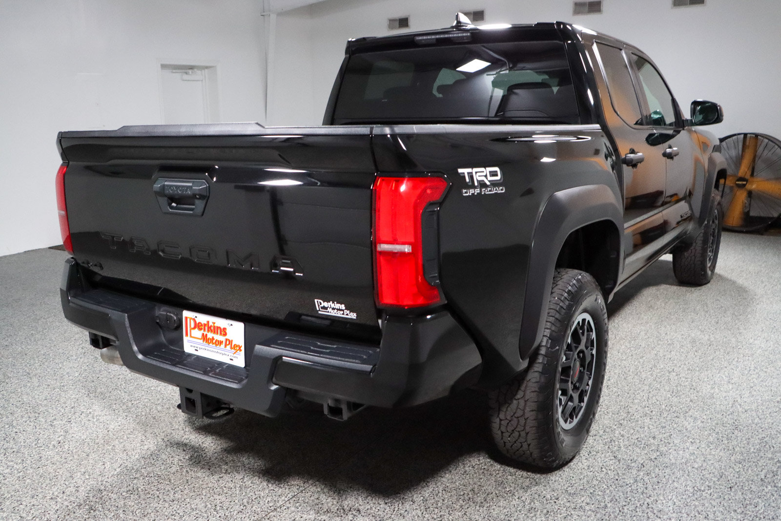 Used 2024 Toyota Tacoma TRD Off-Road AWD/4WD image 7