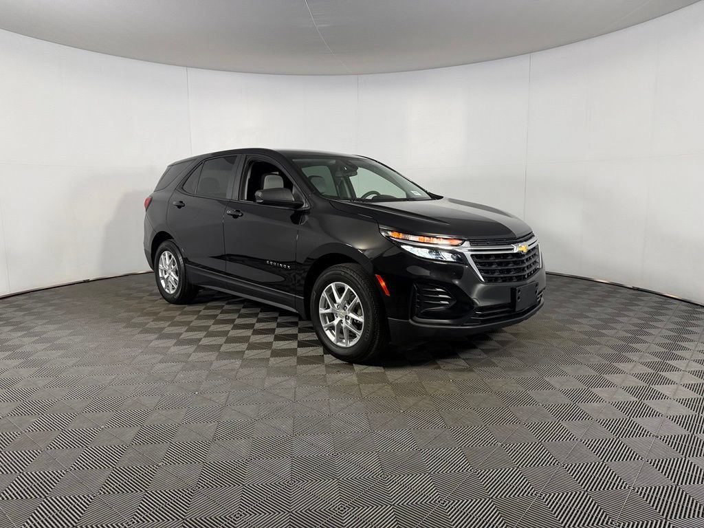 Used 2023 Chevrolet Equinox LS w/ LS Convenience Package FWD image 5