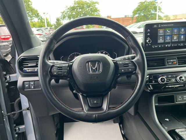Used 2025 Honda Pilot TrailSport image 13