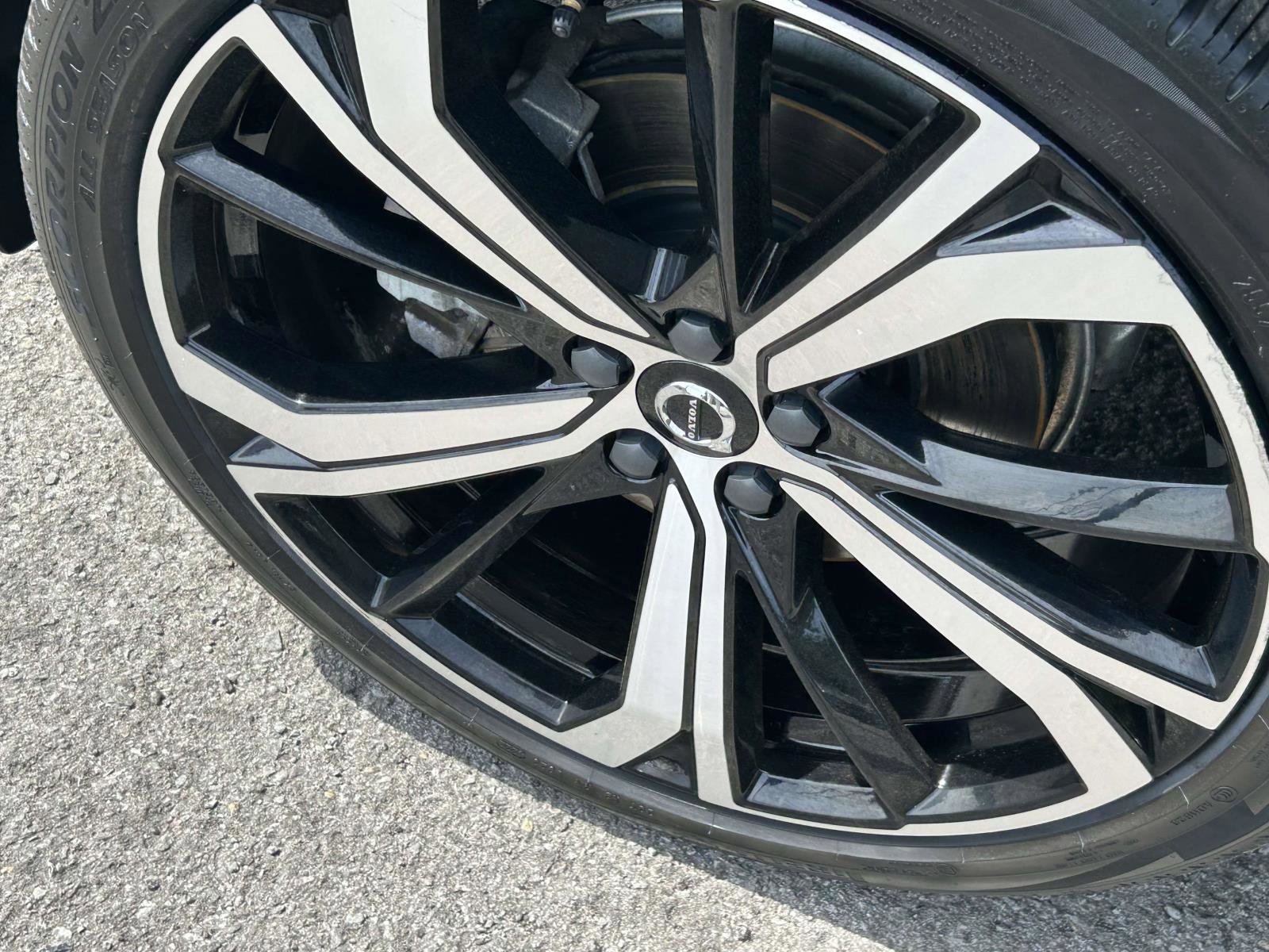 Certified 2023 Volvo XC60 B5 Ultimate image 9