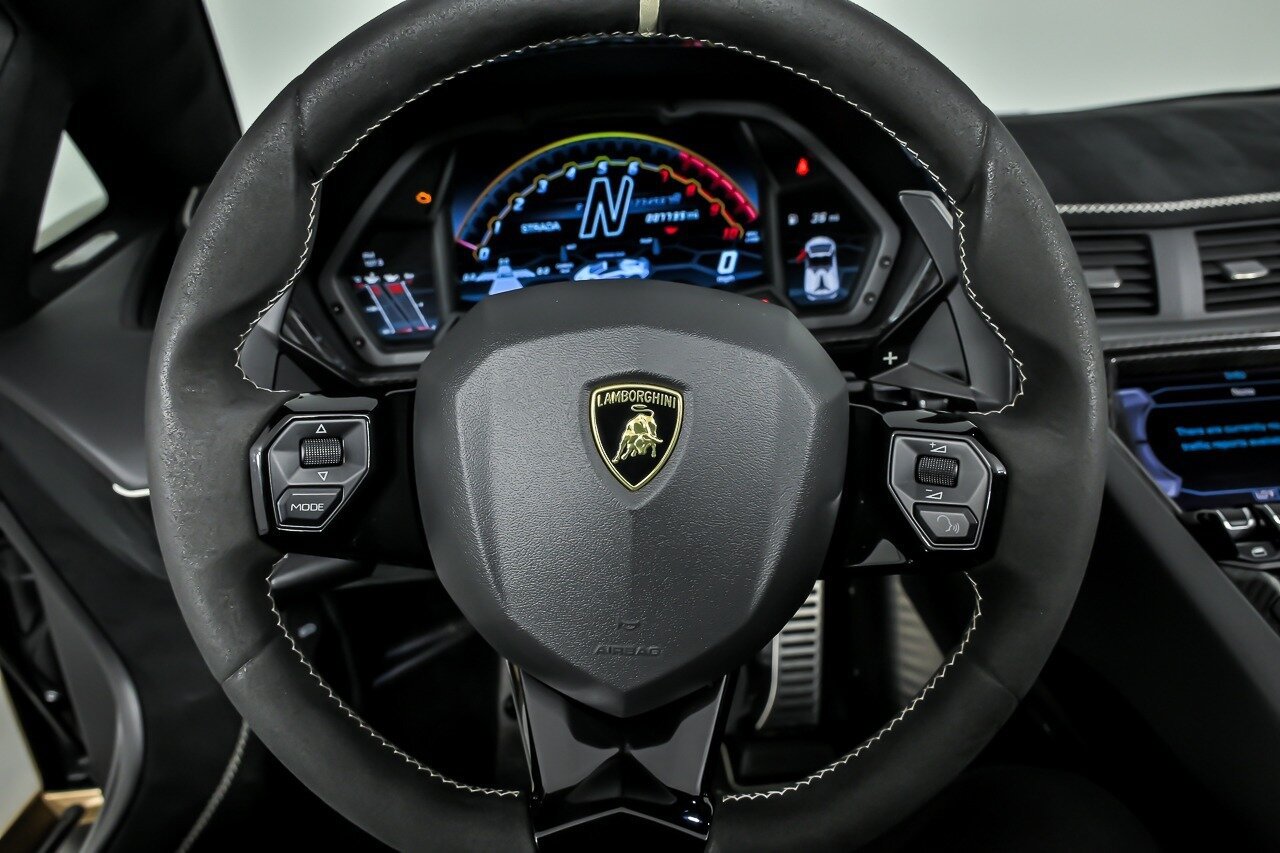 Used 2021 Lamborghini Aventador SVJ AWD/4WD image 24