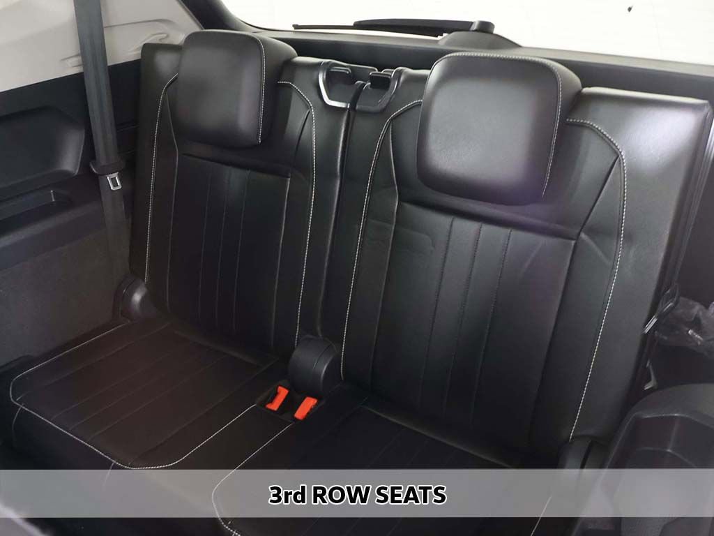 Used 2024 Volkswagen Tiguan SE w/ Panoramic Sunroof Package FWD image 9