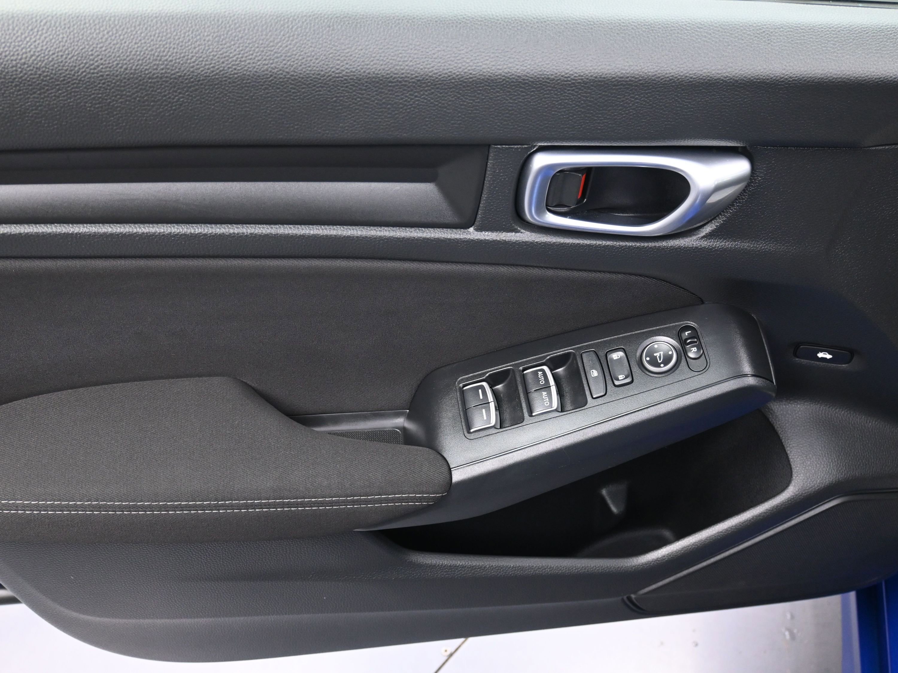 Used 2023 Honda Civic Sport image 16