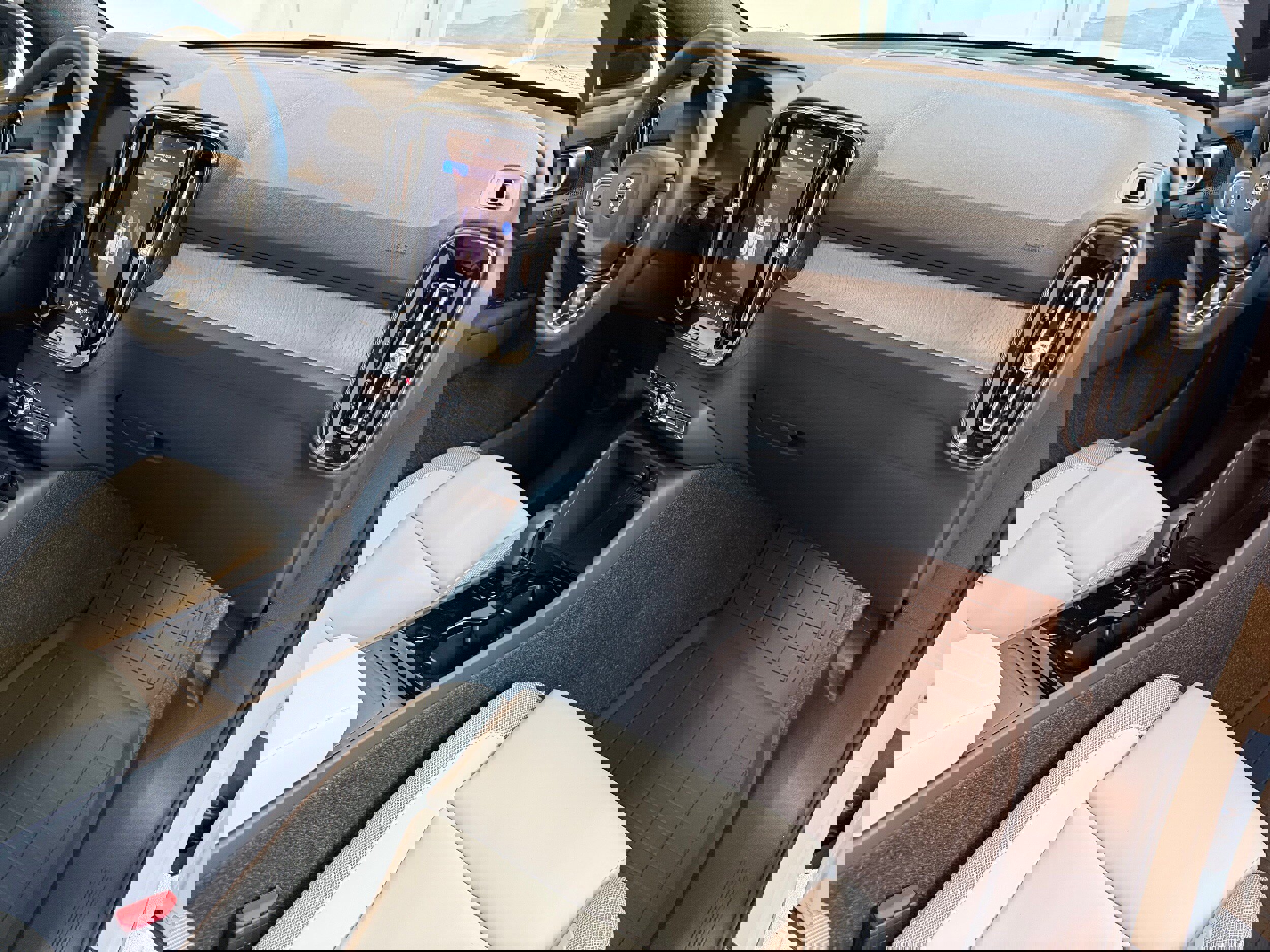 New 2026 Volvo EX40 Plus w/ Climate Package image 28