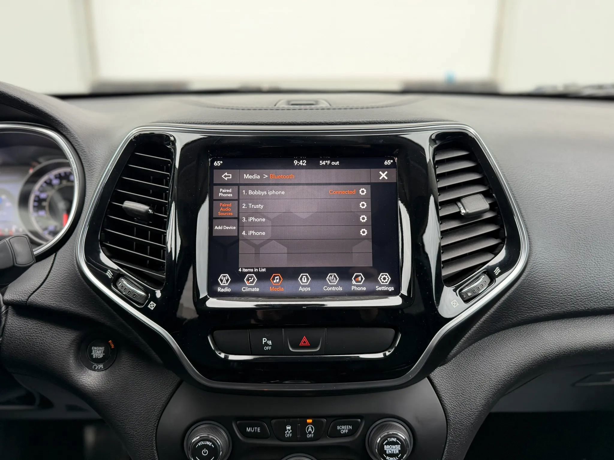 Used 2019 Jeep Cherokee Limited image 18