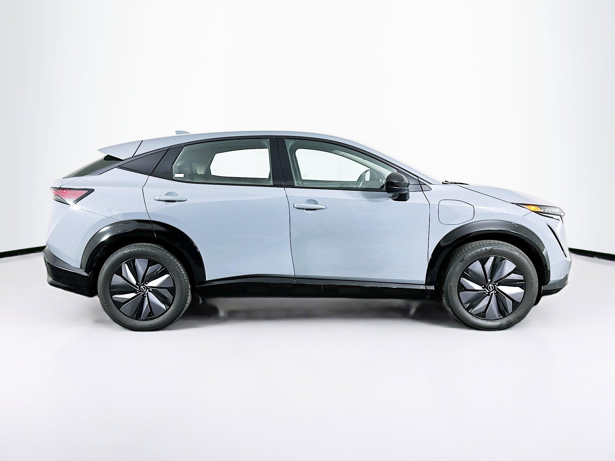 Used 2023 Nissan Ariya AWD image 10