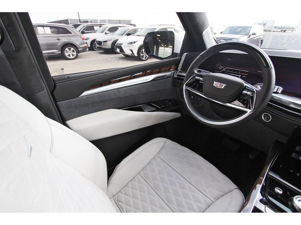 New 2026 Cadillac Escalade ESV Platinum Sport w/ LPO, ONYX Package image 8