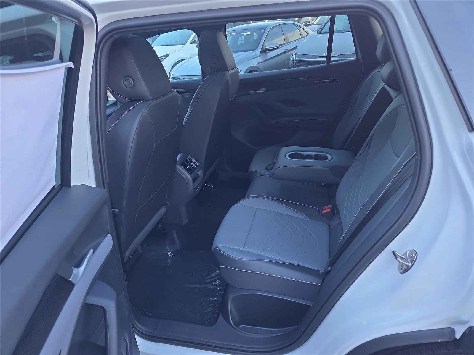 New 2025 Volkswagen Tiguan SE R-Line image 28