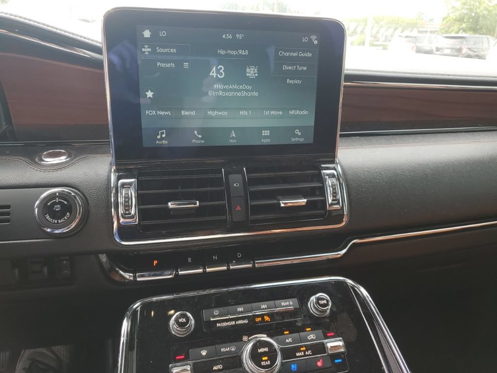 Used 2018 Lincoln Navigator L Reserve w/ Technology Package AWD/4WD image 8