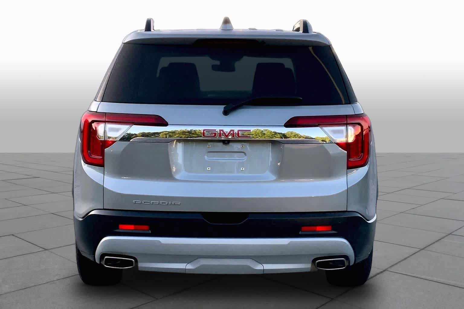 Used 2023 GMC Acadia SLE w/ Driver Convenience Package FWD image 5