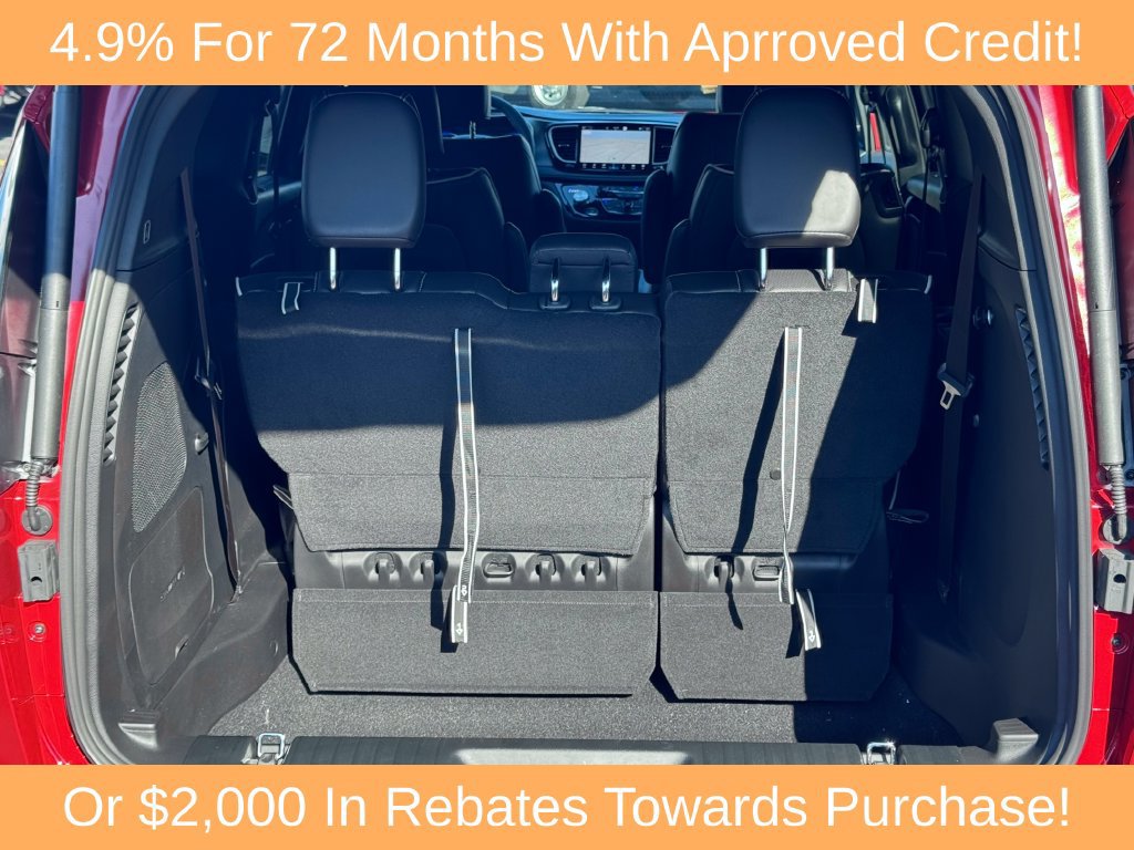 New 2027 Chrysler Pacifica Limited FWD image 14