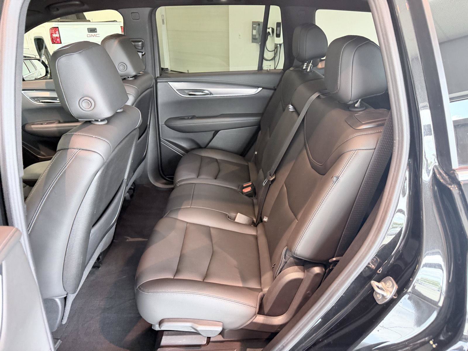 Used 2024 Cadillac XT6 Luxury w/ LPO, Floor Liner Package AWD/4WD image 34