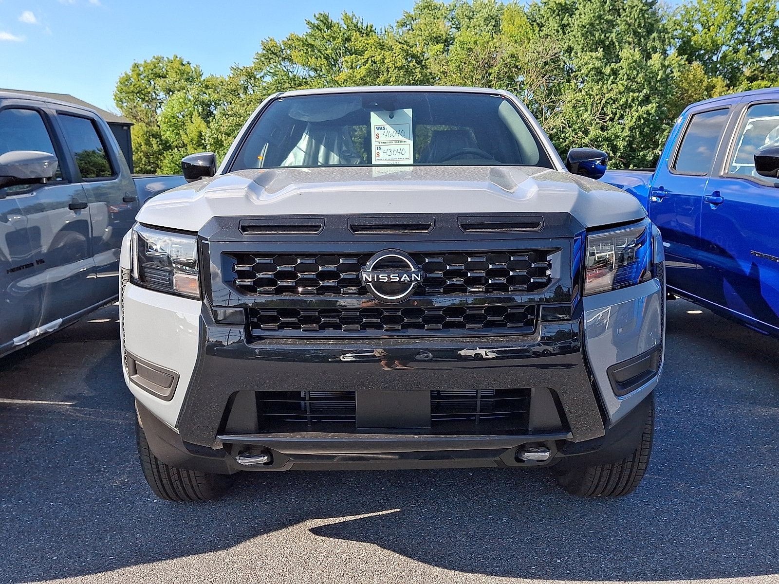 New 2027 Nissan Frontier SV w/ SV Convenience Package AWD/4WD image 2