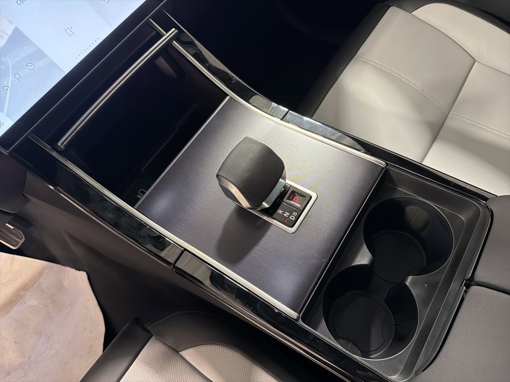 New 2026 Land Rover Range Rover Velar Dynamic SE image 17