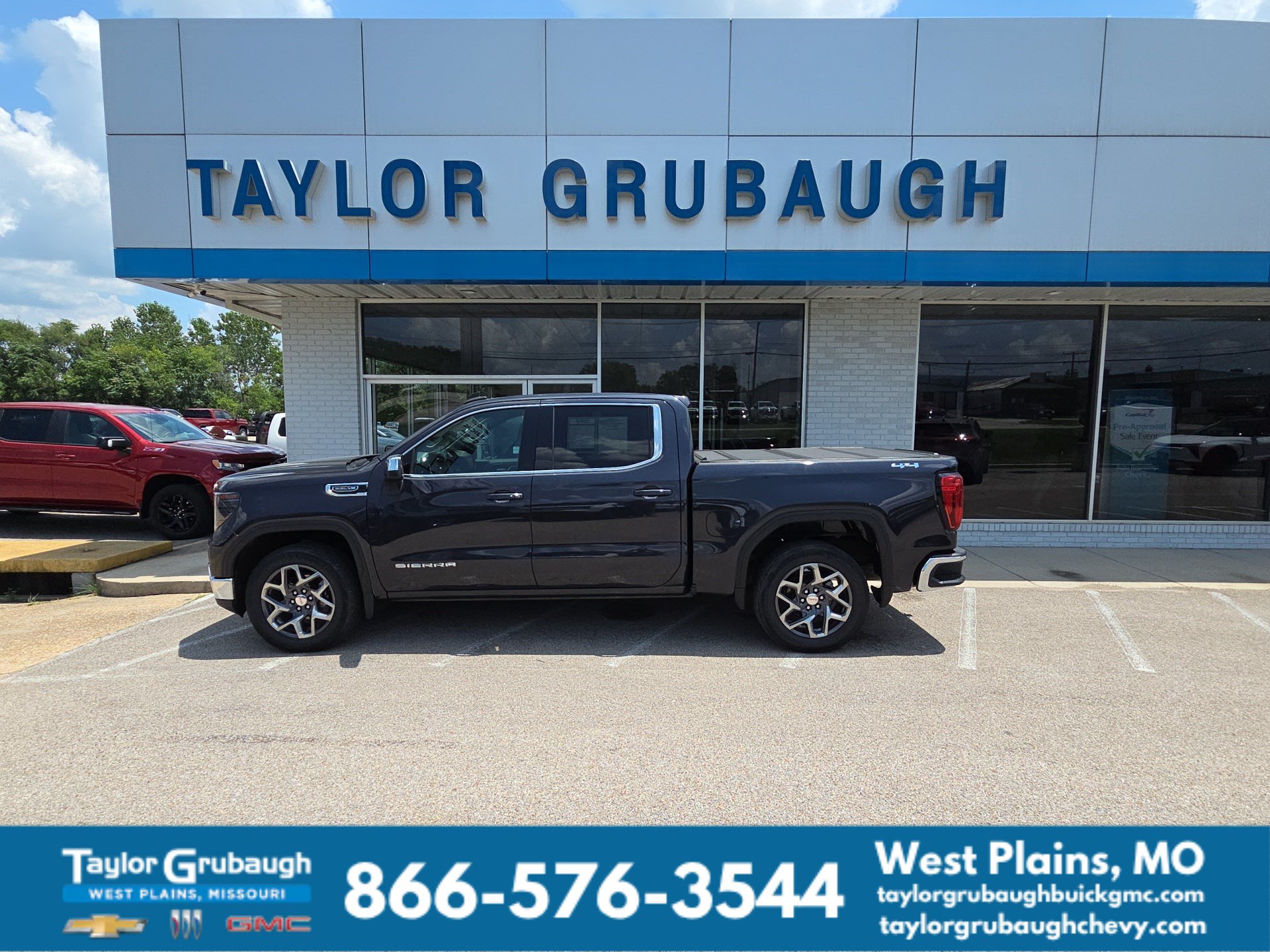 Used 2022 GMC Sierra 1500 SLE AWD/4WD image 1