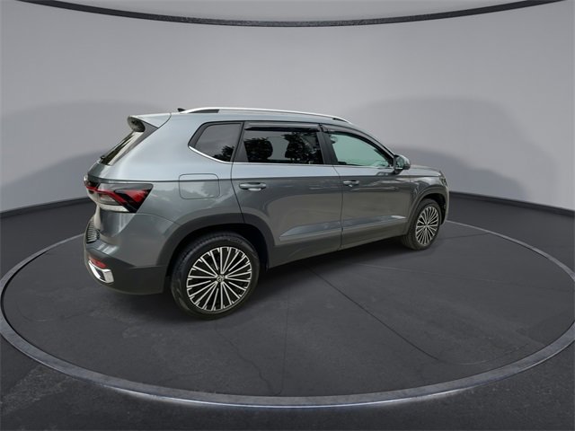 Used 2025 Volkswagen Taos SE image 8