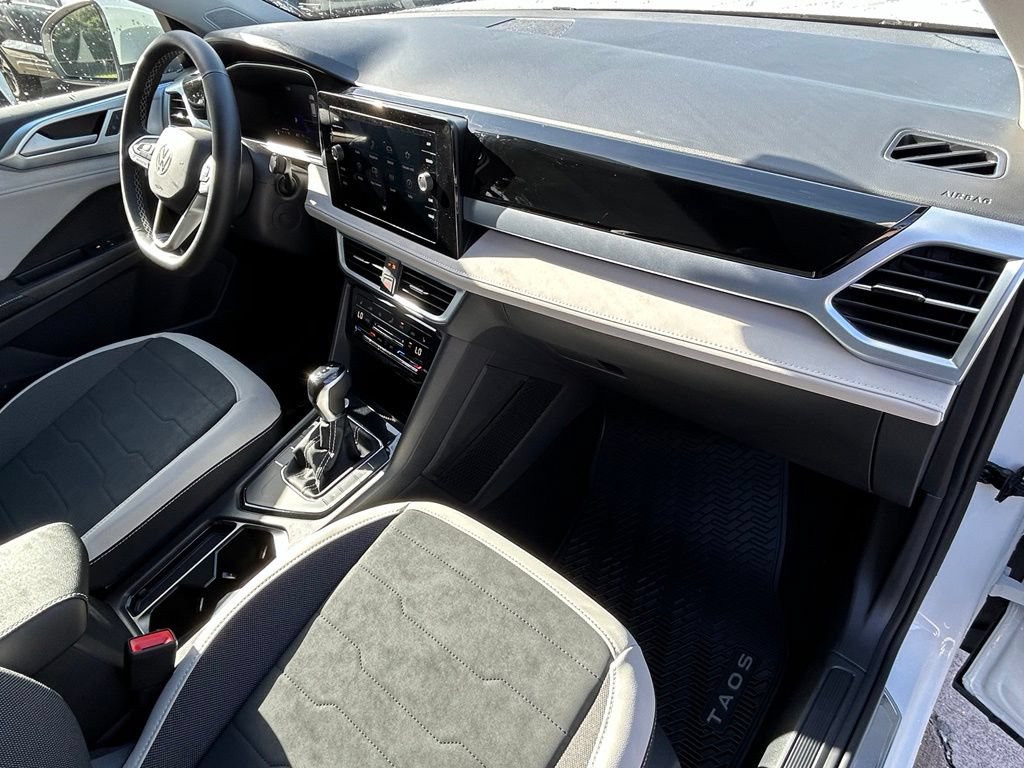 New 2026 Volkswagen Taos SE FWD image 34