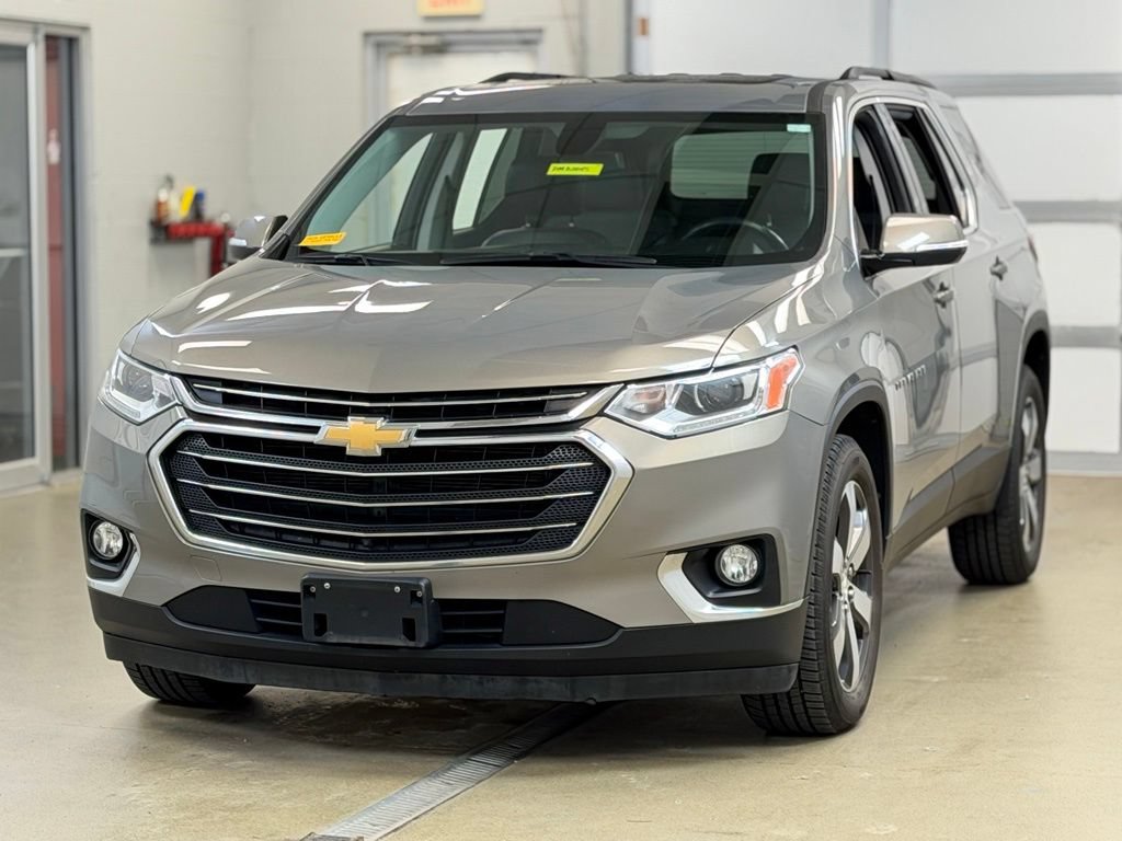 Used 2019 Chevrolet Traverse LT w/ LT Premium Package FWD image 3