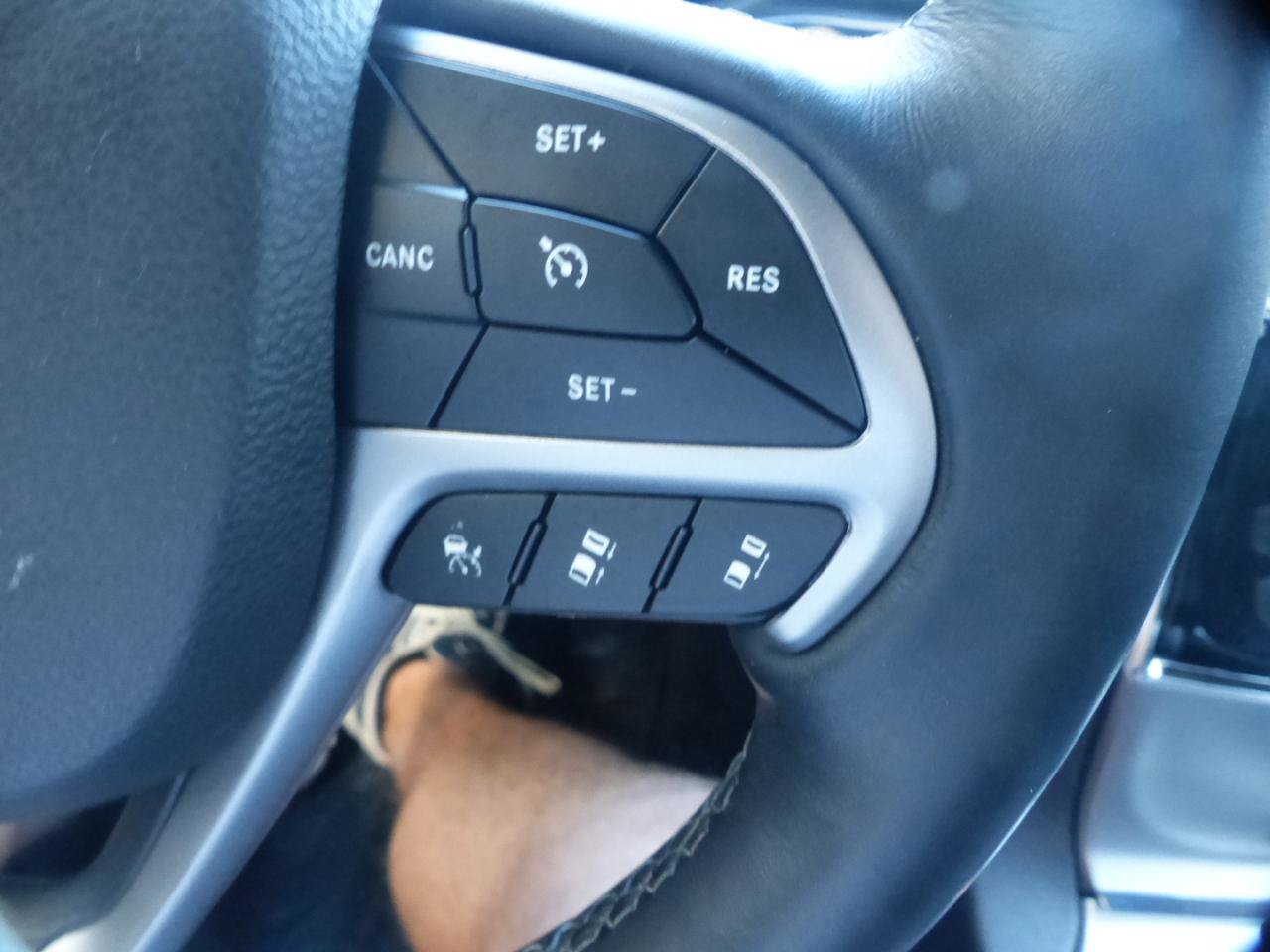 Used 2019 Jeep Grand Cherokee Overland AWD/4WD image 26