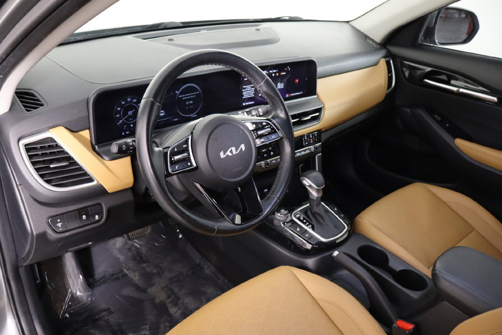 Used 2024 Kia Seltos EX FWD image 25