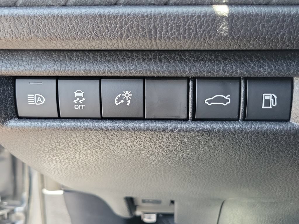 Used 2026 Toyota Camry XLE AWD/4WD image 15