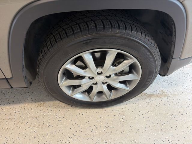 Used 2018 Jeep Cherokee Limited w/ Luxury Group image 9