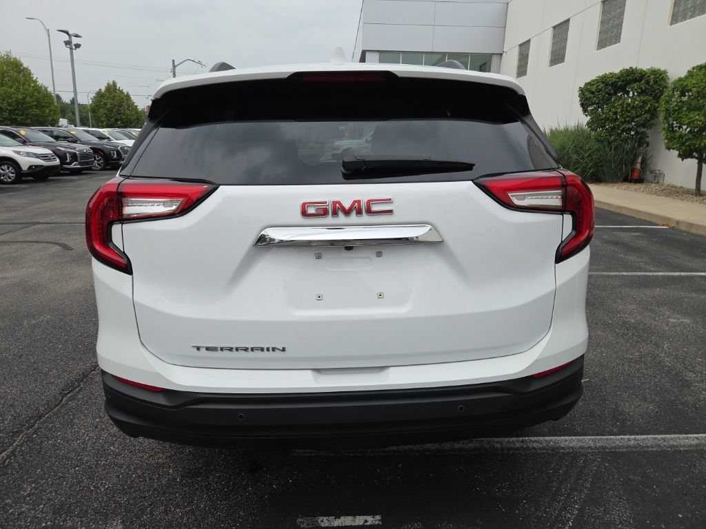 Used 2024 GMC Terrain SLE w/ Driver Convenience Package FWD image 7