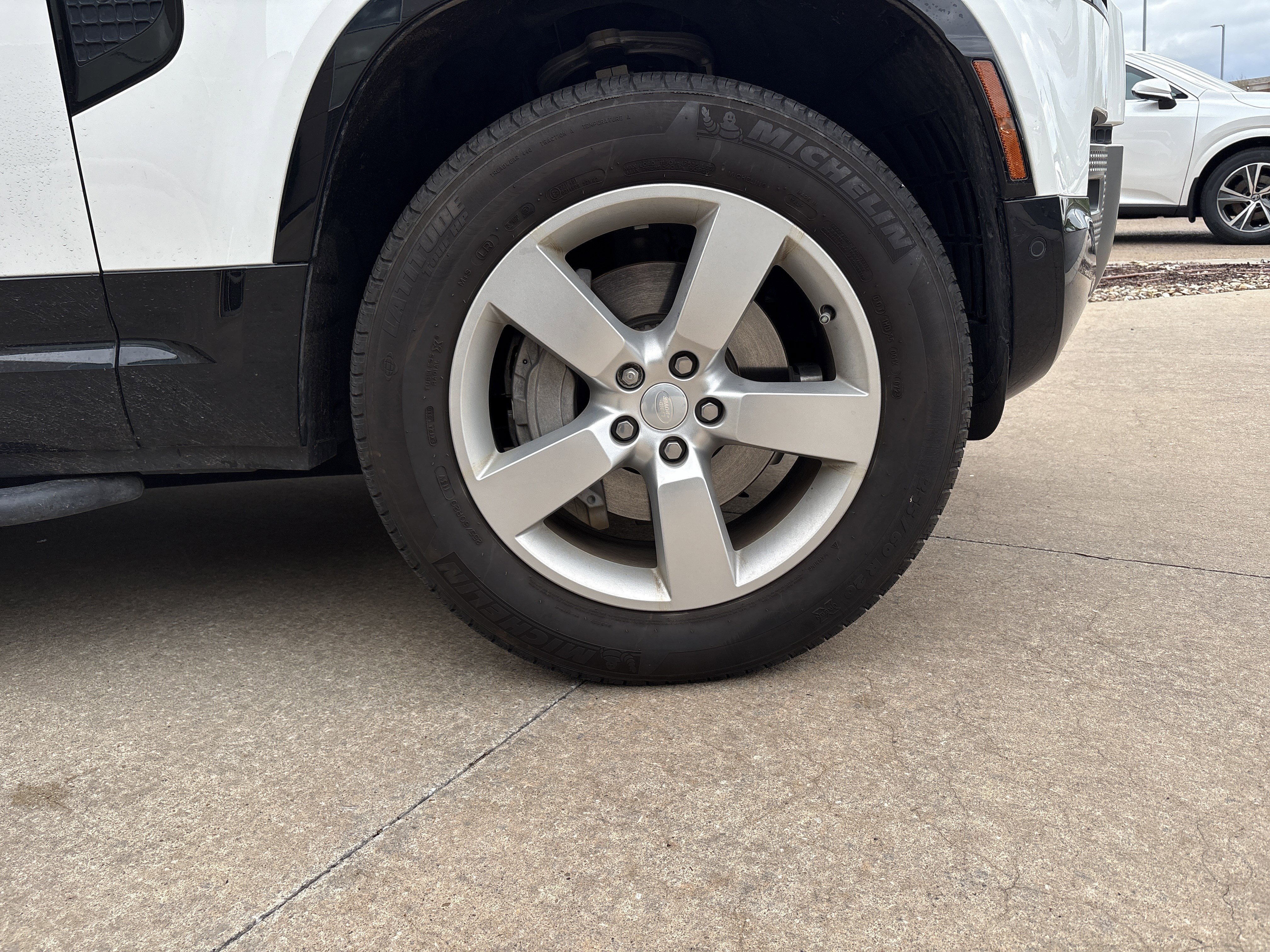 Used 2023 Land Rover Defender 90 X-Dynamic SE AWD/4WD image 13