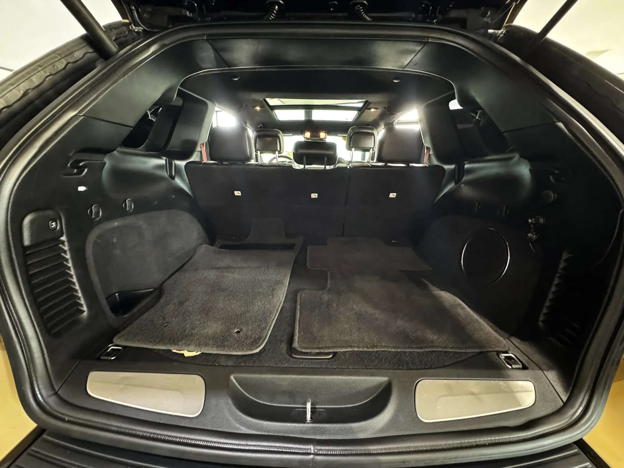 Used 2018 Jeep Grand Cherokee SRT AWD/4WD image 22